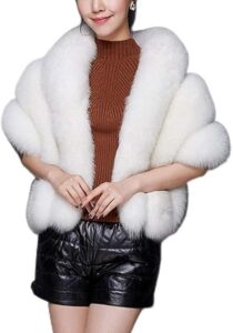 تألقي في شتاء 2026: دليلكِ لأفضل 3 شالات نسائية تجمع بين الفخامة والدفء 7 معطف الفرو الصناعي الفاخر